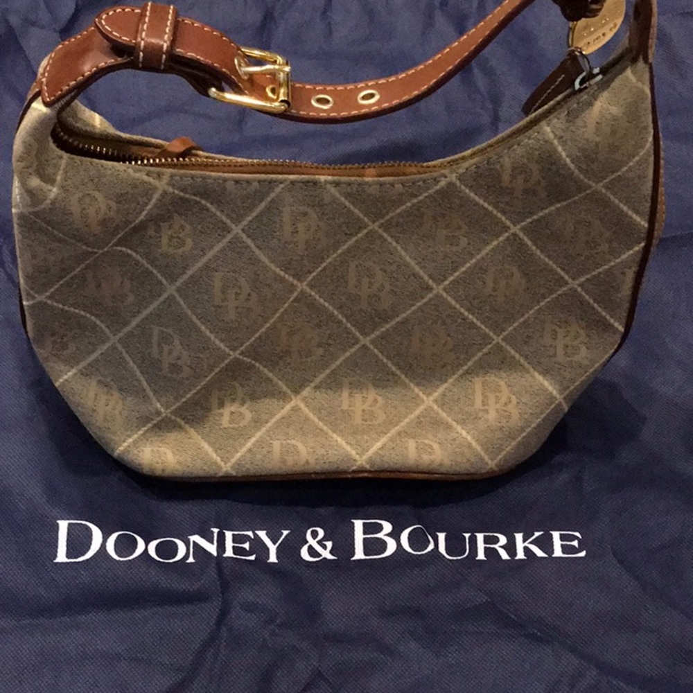 Dooney&Bourke - Picture 2 of 6